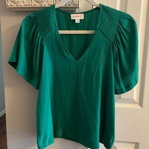 Evereve Green Solid Emerald V Neck Top Size X-Small Shirt Smocked Loose Women's